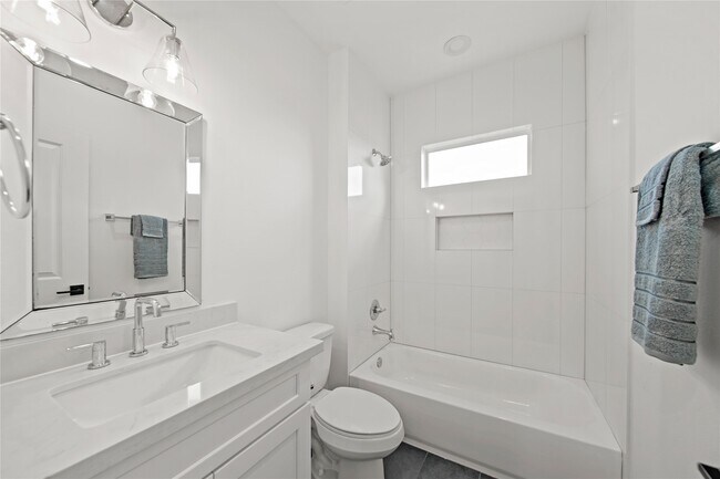 Building Photo - 2510 Gray St