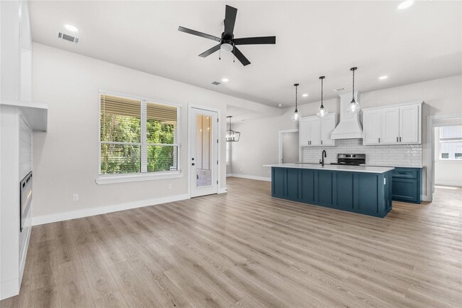 Building Photo - 2318 Progress Dr