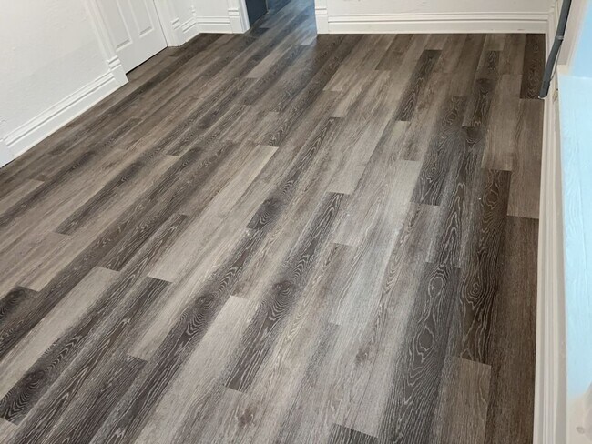 Building Photo - 3 Bedroom Home for Rent, New kitchen, windows, flooring, and lights!