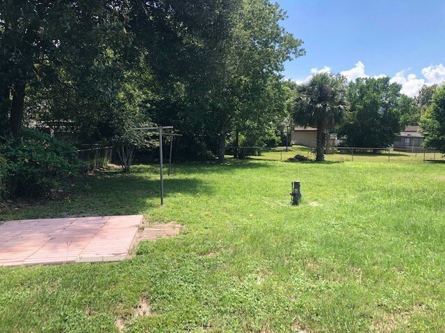 Building Photo - Adorable & Updated in DeBary!