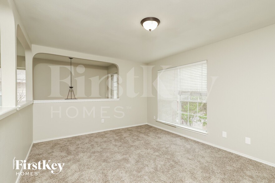 Building Photo - 315 Donalan Dr
