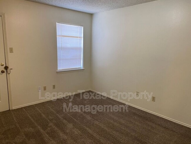 Building Photo - 1412 Courtney Pl