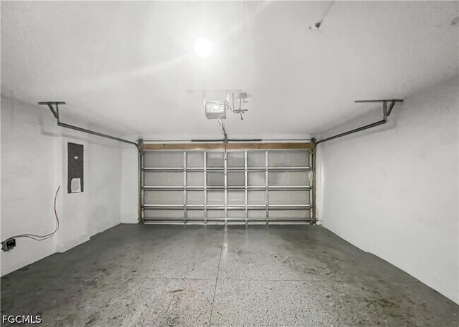Building Photo - 3309 10th St W