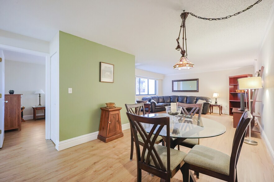 Building Photo - 15 North Beacon St