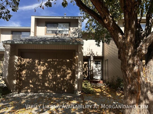 Primary Photo - Updated townhome with private patio