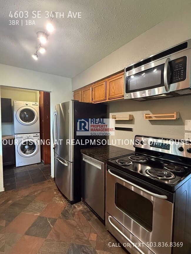 Building Photo - 4603 SE 34th Ave