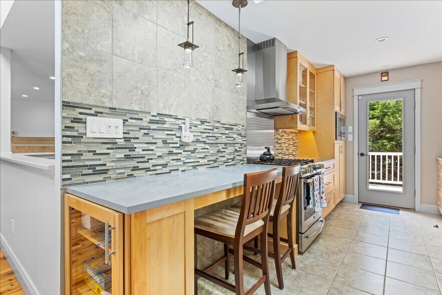 Building Photo - 710 Lighthouse Ave