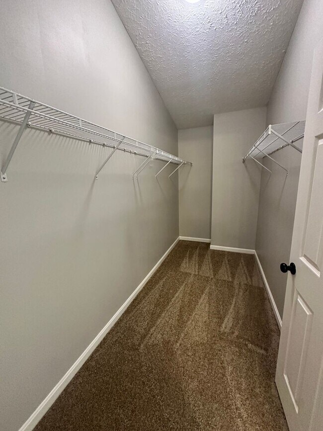 Building Photo - 9215 Eminence Ct