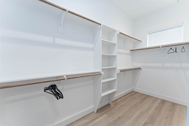 Building Photo - 2341 Eagle St