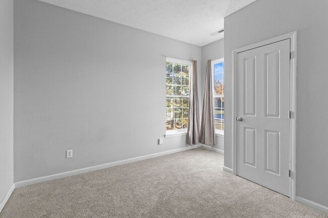 Building Photo - $200 OFF FIRST 2 MONTH'S OF RENT FOR 14+ MONTH LEASE!