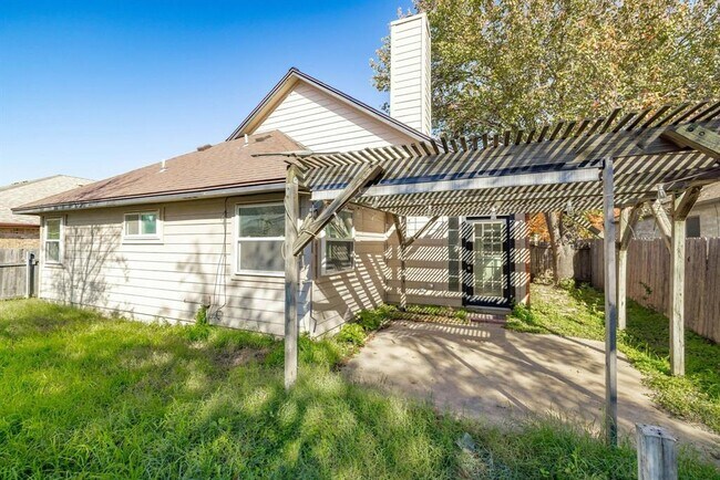 Building Photo - 15013 Big Falls Dr