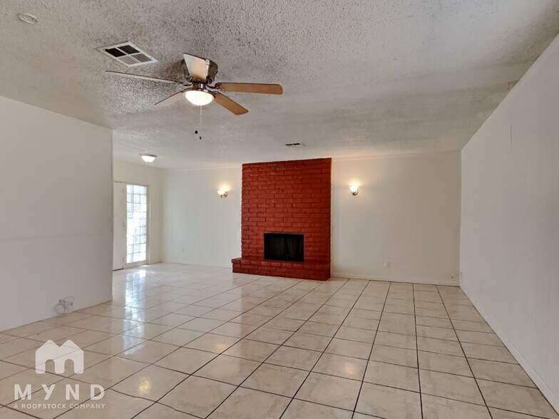 Building Photo - 4520 N 53rd Ave