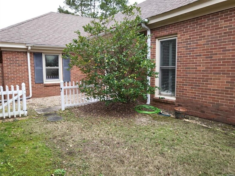 Building Photo - 1516 Charleton Dr