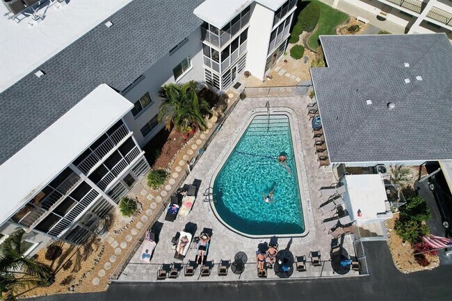 Building Photo - 708 S Tamiami Trl