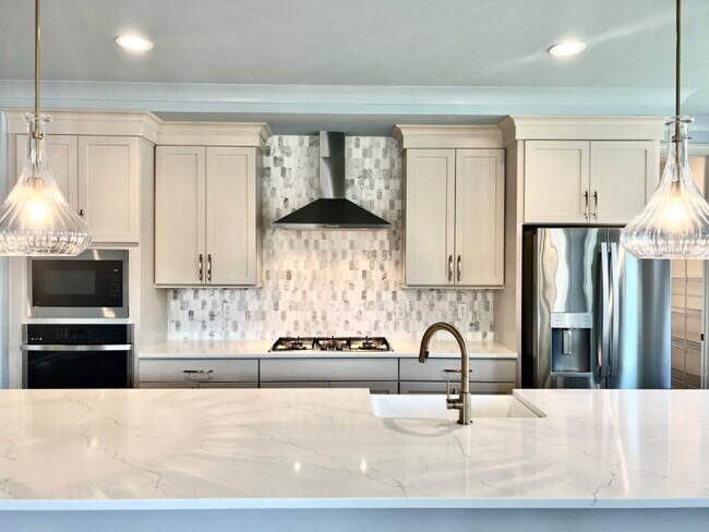 Building Photo - STUNNING and SPACIOUS!