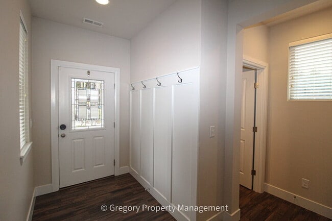 Building Photo - Newer Snohomish Home 3bed 3bath 1836sf 2 Car Garage with EV Charger A/C Equipped with a high-effi...