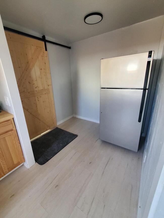 Building Photo - Remodeled 2-Bedroom Home in Roseburg