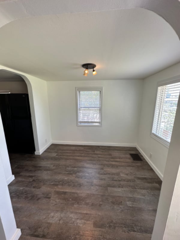 Building Photo - 4024 N Walnut St