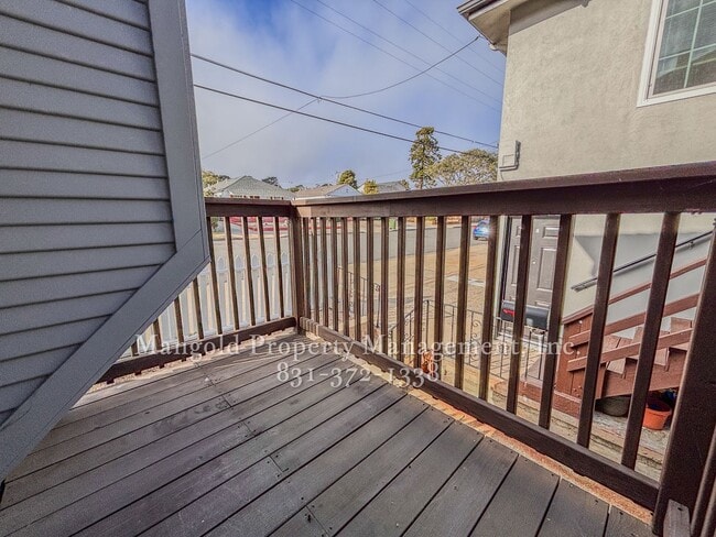 Building Photo - Beautiful three-bedroom two-bath home located in Monterey!