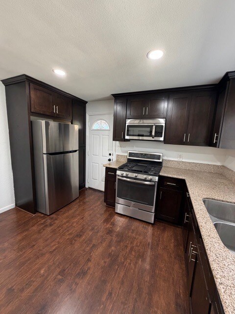 Building Photo - 176 Bethune Way