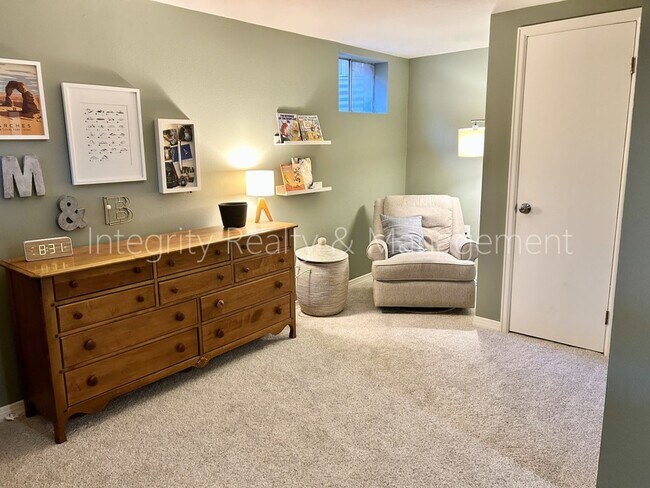 Building Photo - 9722 W Polk Dr