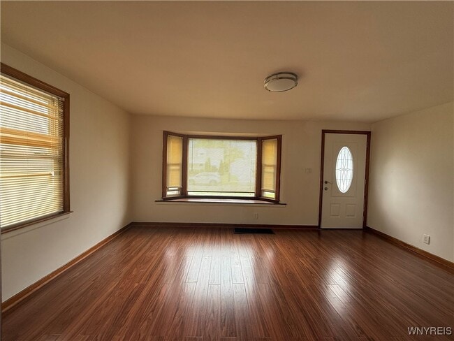 Building Photo - 246 Crisfield Ave