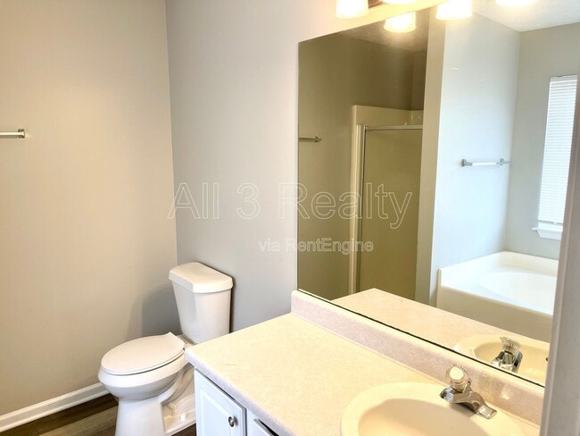 Building Photo - 460 Mountainview Dr