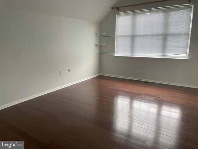 Building Photo - 101 Gordon Ln