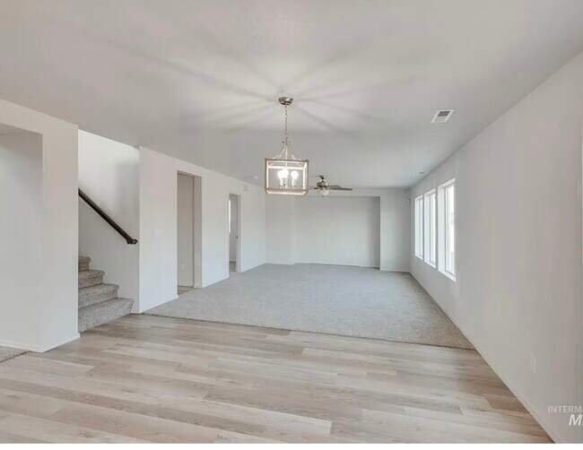 Building Photo - 4800 Endicott Dr