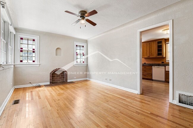 Building Photo - Beautiful Home With Central A/C and Enclosed Backyard