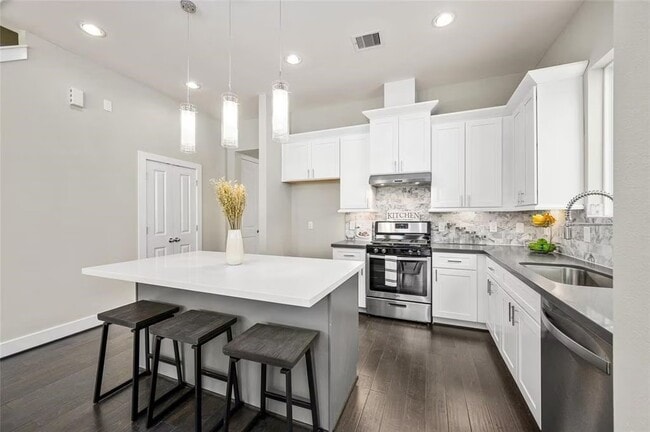 Building Photo - 105 W Whitney St