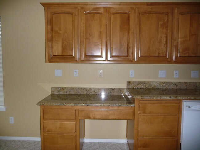 Building Photo - Spacious, West Salem Home