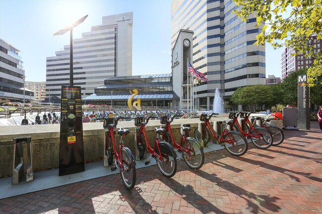 Building Photo - Gorgeous 5 BED + 3.5 Ba in Main House, 1 + 1 in BSMT, 1 + 1 above garage  in the Heart of Downtow...