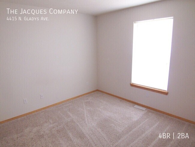 Building Photo - 4415 Gladys Ave