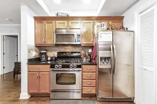 Building Photo - 5726 N Mozart St