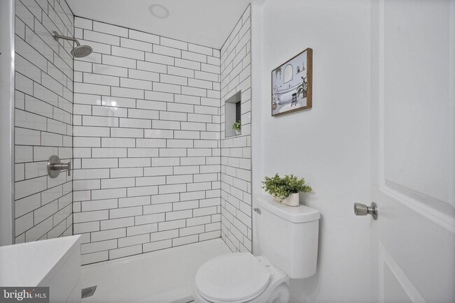 Building Photo - 328 S Macon St.