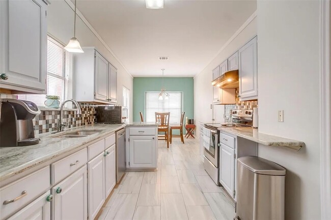 Building Photo - Spacious Home in the Heart of Lewisville – Prime Location Near Parks, Shopping & Dining!