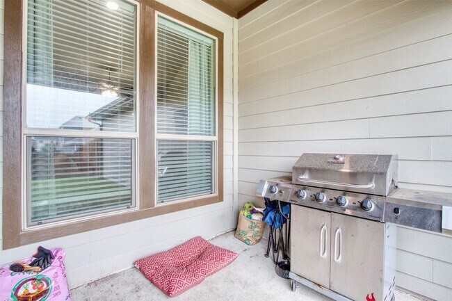 Building Photo - 2846 Hudson Dr