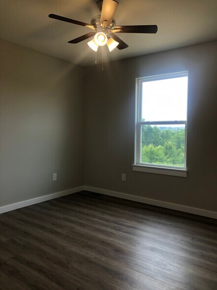 Building Photo - 1411 W Pebblebrooke Dr