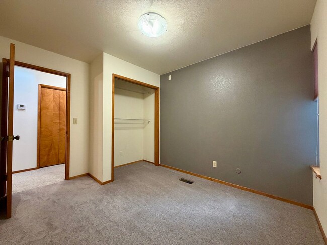 Building Photo - 4036 Campton Rd