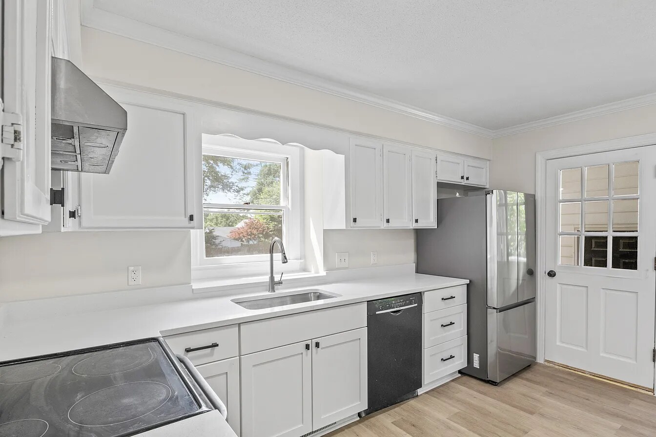 Building Photo - 623 Elmwood Ct