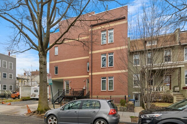 Building Photo - 915 3rd St NE