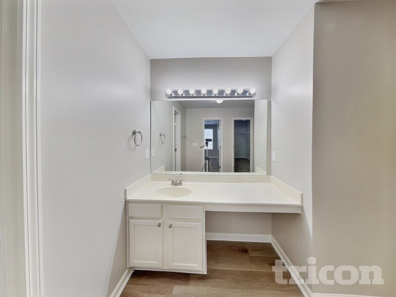 Building Photo - 1609 Extine Ln