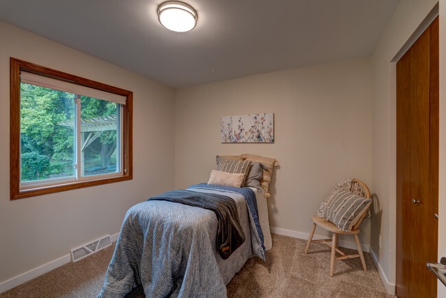 Building Photo - 211 Parkway Dr