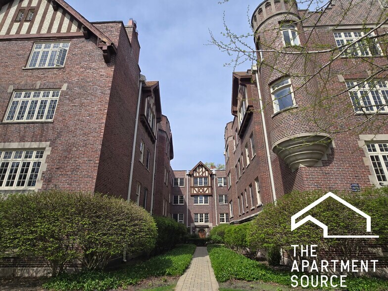 Building Photo - 1456 Oak Ave