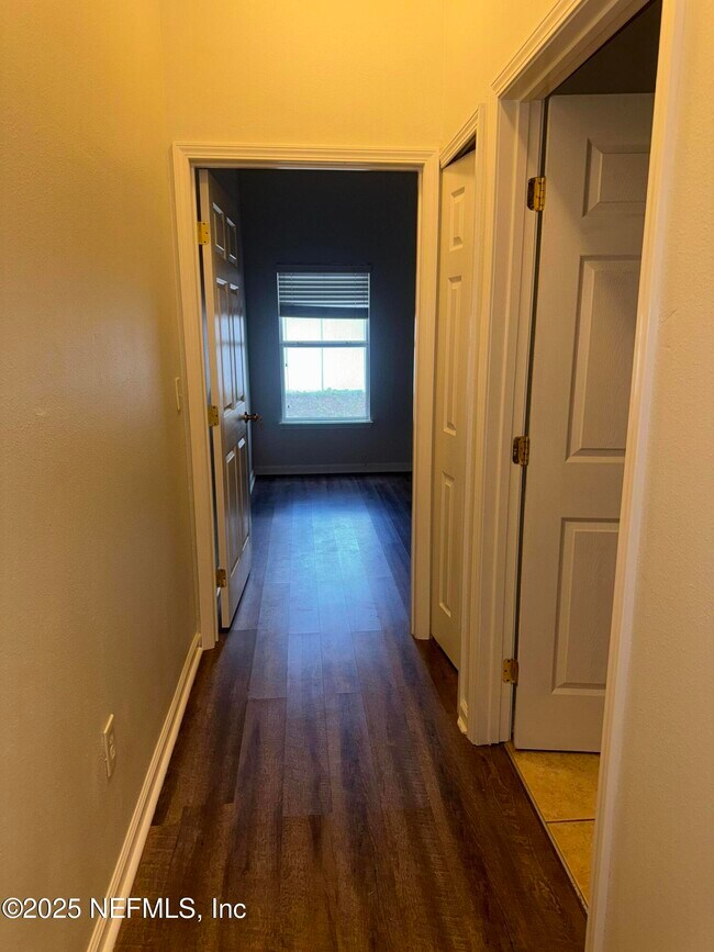 Building Photo - 7047 Deer Lodge Cir