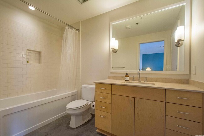 Building Photo - 315 Rock St