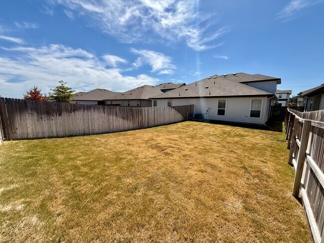 Building Photo - 243 Nespral Dr