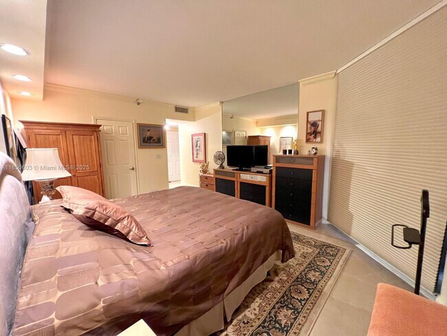 Building Photo - 20191 E Country Club Dr