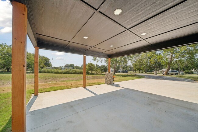 Building Photo - REIMAGINED/LIKE NEW...